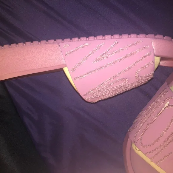 Women’s Jordan Nola slide - Picture 2 of 4